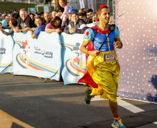 A capital paranaense foi sede neste domingo (4) da prova Disney Magic Run 2024, evento que contou com a participação de aproximadamente 5 mil atletas e aconteceu na Universidade Positivo.