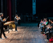 Orquestra Sinfônica do Paraná promove experiência para pessoas com deficiência visual