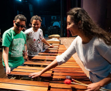 Orquestra Sinfônica do Paraná promove experiência para pessoas com deficiência visual