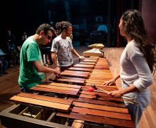 Orquestra Sinfônica do Paraná promove experiência para pessoas com deficiência visual