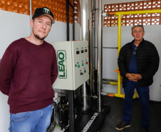 Vizinhos compartilham biodigestor para produzir energia limpa e manejar resíduos da suinocultura