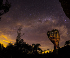 Caminhada Noturna no Parque Estadual de Vila Velha se une ao evento global da NASA