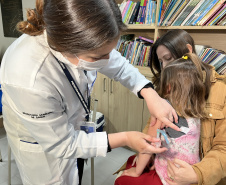 Com mais de 160 mil doses aplicadas, Paraná divulga novo balanço da força-tarefa de vacinação nas escolas