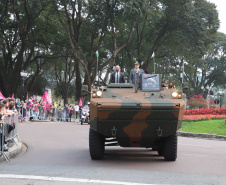  	Desfile com milhares de pessoas festeja os 202 anos da Independência do Brasil