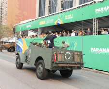  	Desfile com milhares de pessoas festeja os 202 anos da Independência do Brasil