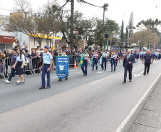  	Desfile com milhares de pessoas festeja os 202 anos da Independência do Brasil