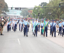  	Desfile com milhares de pessoas festeja os 202 anos da Independência do Brasil