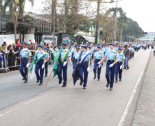  	Desfile com milhares de pessoas festeja os 202 anos da Independência do Brasil