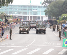  	Desfile com milhares de pessoas festeja os 202 anos da Independência do Brasil