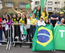  	Desfile com milhares de pessoas festeja os 202 anos da Independência do Brasil