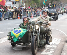  	Desfile com milhares de pessoas festeja os 202 anos da Independência do Brasil