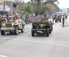  	Desfile com milhares de pessoas festeja os 202 anos da Independência do Brasil