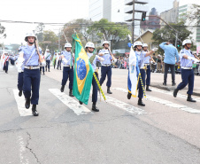  	Desfile com milhares de pessoas festeja os 202 anos da Independência do Brasil