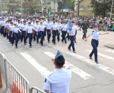  	Desfile com milhares de pessoas festeja os 202 anos da Independência do Brasil