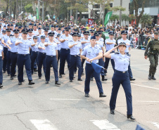  	Desfile com milhares de pessoas festeja os 202 anos da Independência do Brasil