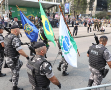  	Desfile com milhares de pessoas festeja os 202 anos da Independência do Brasil