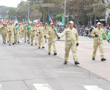  	Desfile com milhares de pessoas festeja os 202 anos da Independência do Brasil