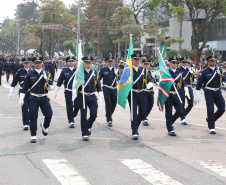  	Desfile com milhares de pessoas festeja os 202 anos da Independência do Brasil