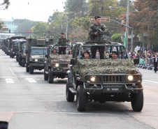  	Desfile com milhares de pessoas festeja os 202 anos da Independência do Brasil