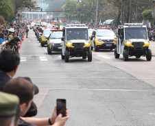  	Desfile com milhares de pessoas festeja os 202 anos da Independência do Brasil