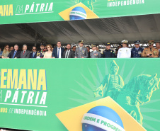  	Desfile com milhares de pessoas festeja os 202 anos da Independência do Brasil