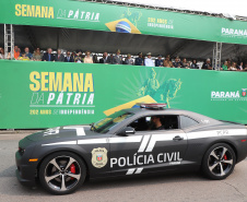  	Desfile com milhares de pessoas festeja os 202 anos da Independência do Brasil