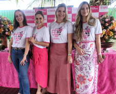 Mulheres prestigiam Feijoada Rosa da Portos do Paraná