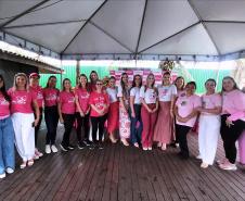 Mulheres prestigiam Feijoada Rosa da Portos do Paraná