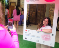 Mulheres prestigiam Feijoada Rosa da Portos do Paraná