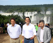 O governador Carlos Massa Ratinho Junior participou nesta quinta-feira (10), em Foz do Iguaçu, da solenidade em comemoração aos 80 anos do Parque Nacional do Iguaçu.  Considerado uma das mais belas reservas ecológicas do mundo, o Parque Nacional do Iguaçu tem 225 mil hectares e é reconhecido pela Unesco como Patrimônio Natural da Humanidade. Foz do Iguaçu,10/01/2018 Foto:Jaelson Lucas / ANPr