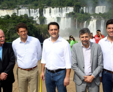 O governador Carlos Massa Ratinho Junior participou nesta quinta-feira (10), em Foz do Iguaçu, da solenidade em comemoração aos 80 anos do Parque Nacional do Iguaçu.  Considerado uma das mais belas reservas ecológicas do mundo, o Parque Nacional do Iguaçu tem 225 mil hectares e é reconhecido pela Unesco como Patrimônio Natural da Humanidade. Foz do Iguaçu,10/01/2018 Foto:Jaelson Lucas / ANPr