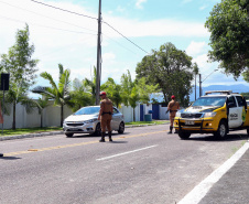  A fiscalização das equipes do Batalhão de Polícia Rodoviária (BPRv) nas rodovias estaduais que cortam o Litoral do Paraná flagrou mais de 7 mil veículos com velocidade acima do permitido na via e duas pessoas perderam a vida vítimas de atropelamento nos primeiros 30 dias do verão (de 21 de dezembro à 21 de janeiro). O balanço do Batalhão aponta ainda que houve aumento de 17,91% nos acidentes e de 4,55% de pessoas feridas em comparação com o mesmo período da temporada anterior.- -  Foto: BPRv