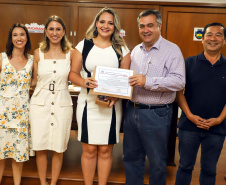 O secretário de estado da saúde, Beto Preto, participou na noite desta quinta-feira (24), da solenidade de formatura da 2ª turma de Residência Multiprofissional, da Autarquia Municipal de Saúde de Apucarana.Foto:Josias Pinto/Divulgação -SESA