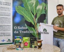 O Paraná é o terceiro estado brasileiro com o maior número de produtos certificados ou em processo de certificação de Indicação Geográfica. Na foto, Heliton Lugarini, presidente da Associação dos Amigos da Erva-mate. Foto:José Fernando Ogura/ANPr