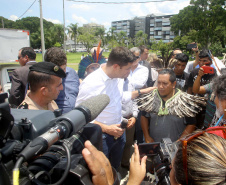 O chefe da Casa Civil, Guto Silva, e o secretário da Comunicação Social e Cultura, Hudson José, receberam nesta quinta-feira (31) representantes de tribos indígenas do Paraná. No dia nacional de manifestação em defesa dos índios, os integrantes do governo paranaense anunciaram a criação de uma comissão do Estado para interagir com os povos indígenas. Foto:Jaelson Lucas/ANPr