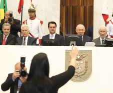 O governador Carlos Massa Ratinho Junior participou nesta sexta-feira (01) da solenidade de posse dos 54 deputados estaduais na Assembleia Legislativa do Paraná. -  Curitiba, 01/02/2019  -  Foto:  Rodrigo Félix Leal/ANPr