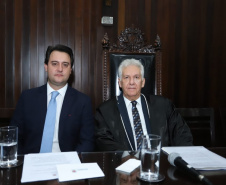 O governador Carlos Massa Ratinho Junior participou nesta sexta-feira (01) da posse da cúpula diretiva do Tribunal de Justiça do Paraná. O desembargador Adalberto Xisto Pereira assume a presidência do órgão para o biênio 2019-2020, no lugar do desembargador Renato Braga Bettega.  -  Curitiba, 01/02/2019  -  Foto: Rodrigo Félix Leal/ANPr.  