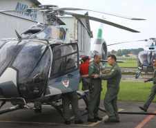 O Governo do Paraná enviou uma equipe aérea para Brumadinho (MG) com o objetivo de auxiliar nas buscas pelas vítimas do rompimento da barragem ocorrida na sexta-feira (25/01). Cinco integrantes do Batalhão de Polícia Militar de Operações Aéreas (BPMOA) viajaram neste domingo (03/02), somando-se à equipe do Corpo de Bombeiros que está naquele estado, incluída na força tarefa de buscas pelas vítimas desde o último domingo (27/01).  -  Curitiba, 03/02/2019  -  Foto: Jaelson Lucas/ANPr