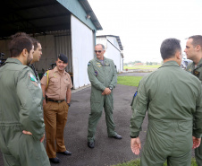 O Governo do Paraná enviou uma equipe aérea para Brumadinho (MG) com o objetivo de auxiliar nas buscas pelas vítimas do rompimento da barragem ocorrida na sexta-feira (25/01). Cinco integrantes do Batalhão de Polícia Militar de Operações Aéreas (BPMOA) viajaram neste domingo (03/02), somando-se à equipe do Corpo de Bombeiros que está naquele estado, incluída na força tarefa de buscas pelas vítimas desde o último domingo (27/01).  -  Curitiba, 03/02/2019  -  Foto: Jaelson Lucas/ANPr