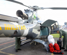 O Governo do Paraná enviou uma equipe aérea para Brumadinho (MG) com o objetivo de auxiliar nas buscas pelas vítimas do rompimento da barragem ocorrida na sexta-feira (25/01). Cinco integrantes do Batalhão de Polícia Militar de Operações Aéreas (BPMOA) viajaram neste domingo (03/02), somando-se à equipe do Corpo de Bombeiros que está naquele estado, incluída na força tarefa de buscas pelas vítimas desde o último domingo (27/01).  -  Curitiba, 03/02/2019  -  Foto: Jaelson Lucas/ANPr