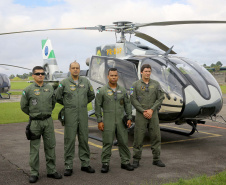 O Governo do Paraná enviou uma equipe aérea para Brumadinho (MG) com o objetivo de auxiliar nas buscas pelas vítimas do rompimento da barragem ocorrida na sexta-feira (25/01). Cinco integrantes do Batalhão de Polícia Militar de Operações Aéreas (BPMOA) viajaram neste domingo (03/02), somando-se à equipe do Corpo de Bombeiros que está naquele estado, incluída na força tarefa de buscas pelas vítimas desde o último domingo (27/01).  -  Curitiba, 03/02/2019  -  Foto: Jaelson Lucas/ANPr