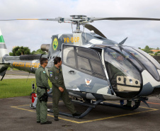 O Governo do Paraná enviou uma equipe aérea para Brumadinho (MG) com o objetivo de auxiliar nas buscas pelas vítimas do rompimento da barragem ocorrida na sexta-feira (25/01). Cinco integrantes do Batalhão de Polícia Militar de Operações Aéreas (BPMOA) viajaram neste domingo (03/02), somando-se à equipe do Corpo de Bombeiros que está naquele estado, incluída na força tarefa de buscas pelas vítimas desde o último domingo (27/01).  -  Curitiba, 03/02/2019  -  Foto: Jaelson Lucas/ANPr