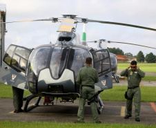 O Governo do Paraná enviou uma equipe aérea para Brumadinho (MG) com o objetivo de auxiliar nas buscas pelas vítimas do rompimento da barragem ocorrida na sexta-feira (25/01). Cinco integrantes do Batalhão de Polícia Militar de Operações Aéreas (BPMOA) viajaram neste domingo (03/02), somando-se à equipe do Corpo de Bombeiros que está naquele estado, incluída na força tarefa de buscas pelas vítimas desde o último domingo (27/01).  -  Curitiba, 03/02/2019  -  Foto: Jaelson Lucas/ANPr