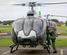 O Governo do Paraná enviou uma equipe aérea para Brumadinho (MG) com o objetivo de auxiliar nas buscas pelas vítimas do rompimento da barragem ocorrida na sexta-feira (25/01). Cinco integrantes do Batalhão de Polícia Militar de Operações Aéreas (BPMOA) viajaram neste domingo (03/02), somando-se à equipe do Corpo de Bombeiros que está naquele estado, incluída na força tarefa de buscas pelas vítimas desde o último domingo (27/01).  -  Curitiba, 03/02/2019  -  Foto: Jaelson Lucas/ANPr