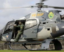 O Governo do Paraná enviou uma equipe aérea para Brumadinho (MG) com o objetivo de auxiliar nas buscas pelas vítimas do rompimento da barragem ocorrida na sexta-feira (25/01). Cinco integrantes do Batalhão de Polícia Militar de Operações Aéreas (BPMOA) viajaram neste domingo (03/02), somando-se à equipe do Corpo de Bombeiros que está naquele estado, incluída na força tarefa de buscas pelas vítimas desde o último domingo (27/01).  -  Curitiba, 03/02/2019  -  Foto: Jaelson Lucas/ANPr