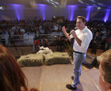 O governador Carlos Massa Ratinho Junior, participa do lançamento da 45ª Exposição Agropecuária, Industrial e Comercial de Umuarama. Presentes no evento: prefeito de Umuarama, Celso Luiz Pozzobom; presidente da Sociedade Rural, Milton Gaiari; secretário do Meio Ambiente, Márcio Nunes; secretário da Infraestrutura e Logística, Sandro Alex, deputados e demais autoridades  -  Umuarama, 05/02/2019  -  Foto: Arnaldo Alves/ANPr