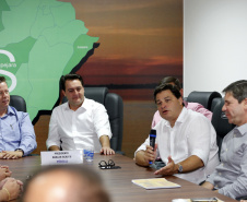 O governador Carlos Massa Ratinho Junior reuniu-se nesta quarta-feira (6), em Umuarama, com lideranças e prefeitos do Noroeste para tratar da duplicação da PR-323 e anunciou a elaboração de projetos executivos para obras na rodovia. -  Umuarama, 06/02/2019  -  Foto: Arnaldo Alves/ANPr