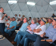 O secretário estadual da Agricultura e Abastecimento, Norberto Ortigara, reuniu-se terça-feira (05) com representantes dos municípios do Oeste do Paraná, no Show Rural, em Cascavel, para debater a sanidade animal da região.  -  Cascavel, 06/02/2019  -  Foto: Divulgação SEAB