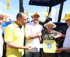 O governador Carlos Massa Ratinho Júnior entregou nesta quinta-feira (7), durante o Show Rural, em Cascavel, três tratores agrícolas para produtores do município de Catanduvas.  -  Cascavel, 07/02/2019  -  Foto: Rodrigo Félix Leal/ANPr