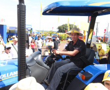 O governador Carlos Massa Ratinho Júnior entregou nesta quinta-feira (7), durante o Show Rural, em Cascavel, três tratores agrícolas para produtores do município de Catanduvas.  -  Cascavel, 07/02/2019  -  Foto: Rodrigo Félix Leal/ANPr